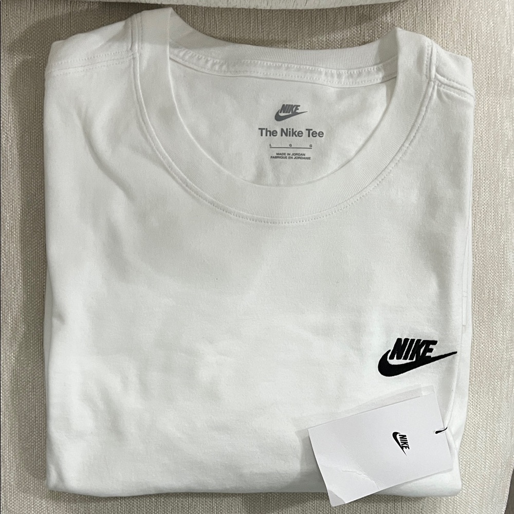 NWT Nike Men's White T-Shirt